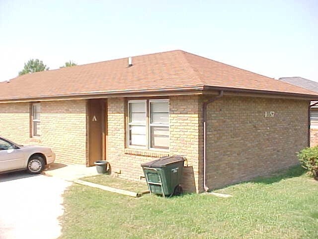 Primary Photo - 1057 S Kansas Ave