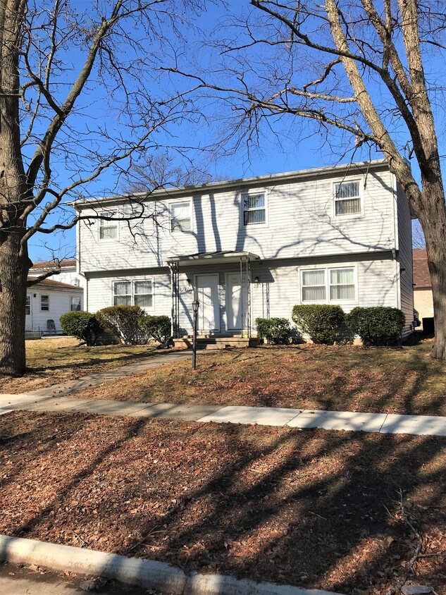 2014 W William St, Champaign, IL 61821 Townhome Rentals in Champaign