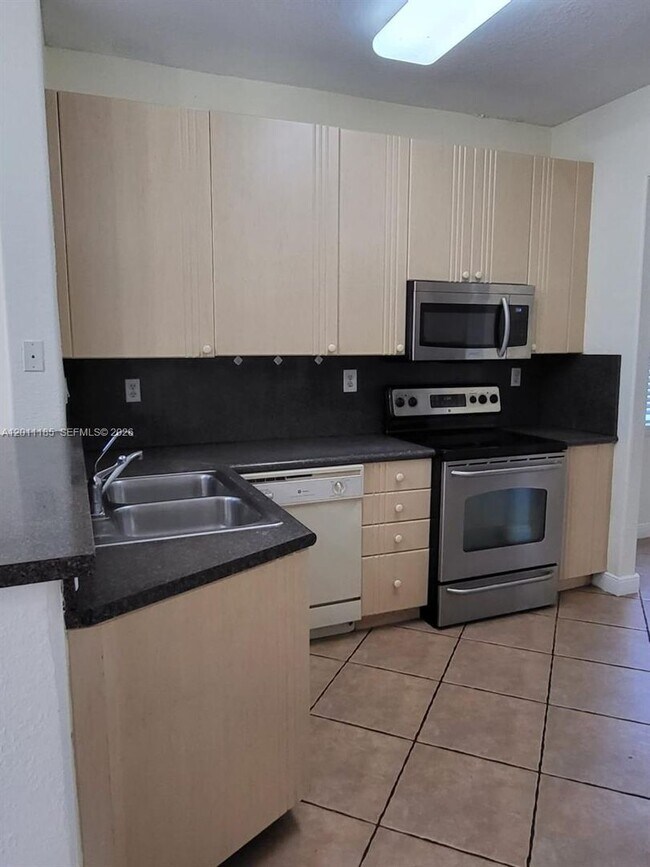 Foto del edificio - 5470 NW 107th Ave