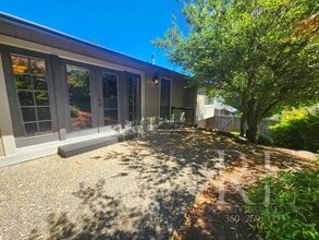 Building Photo - 1345 Whitney Ave