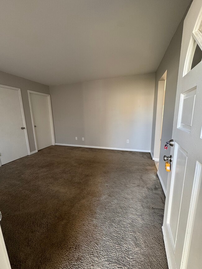 Building Photo - 410 W 3rd St