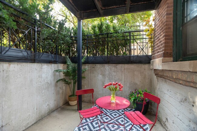 Foto del edificio - 1144 W Pratt Blvd