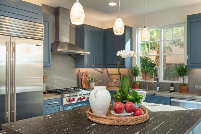 Foto del edificio - Walk to Beach & Cedros Stunning 4BR Home in Prime Solana Beach Location