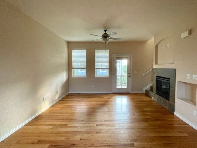 Building Photo - Coal Creek Village Townhome - Available Se...
