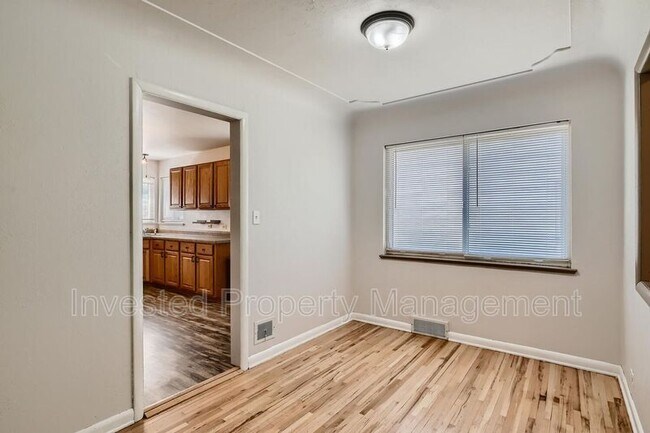 Building Photo - 3570 S Marion St