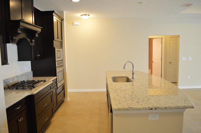Building Photo - 5061 Redford Manor Dr