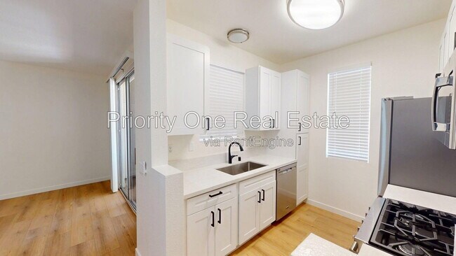 Building Photo - 10844 Sabre Hill Dr