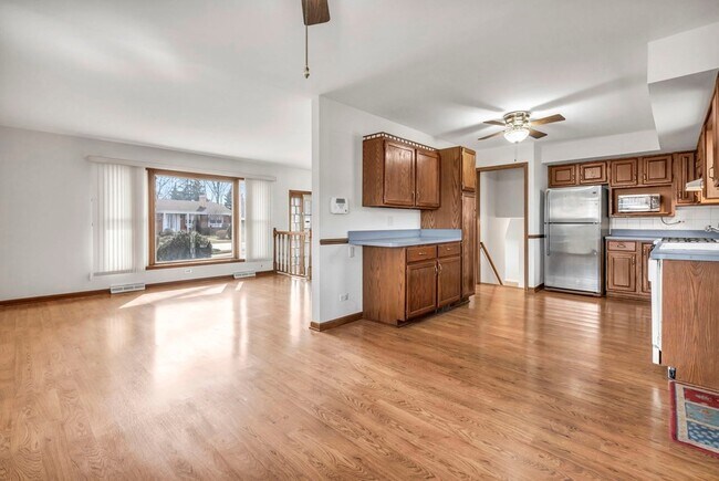 Building Photo - 9230 N Callero Dr