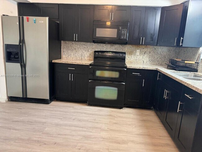 Foto del edificio - 60 NE 184th Terrace