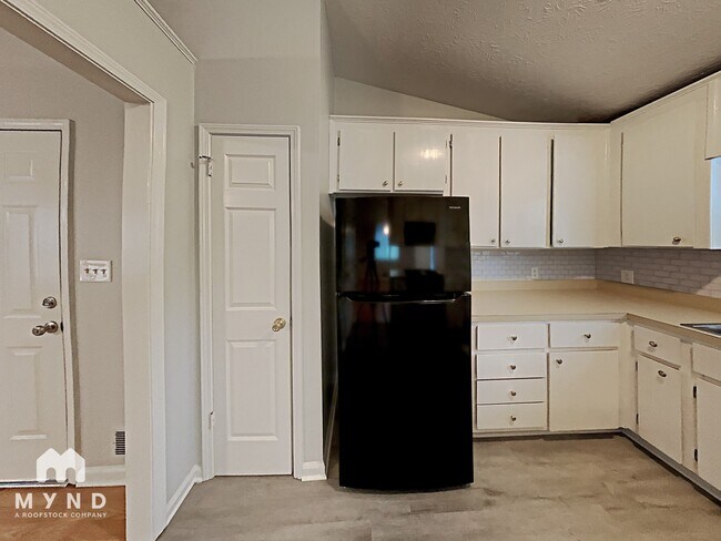 Foto del edificio - 737 Starcrest Ln NE