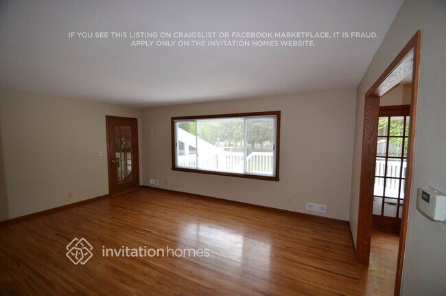 Foto del edificio - 124 Oakwood Rd