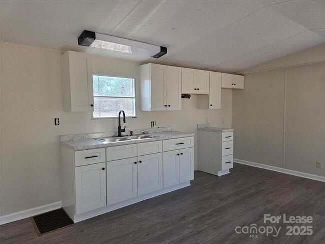 Building Photo - 5712 Unionville Rd