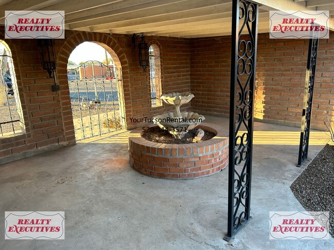 Foto del edificio - Romero Rd & Roger Rd - 3 bedroom 2 bath ho...