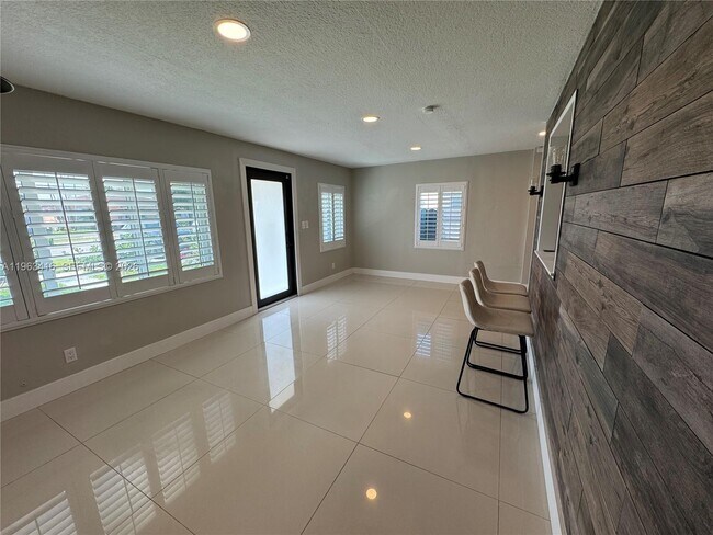 Foto del edificio - 211 W 33rd St