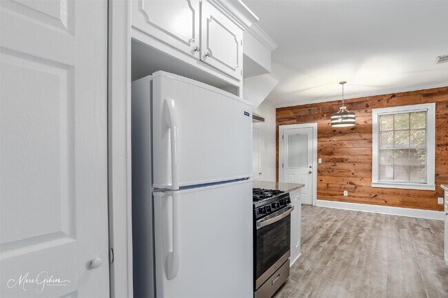 Foto del edificio - "Charming 3-Bed Oasis in Bossier City with 1.5 Baths & Spacious 1917 Sq Ft Layout!"