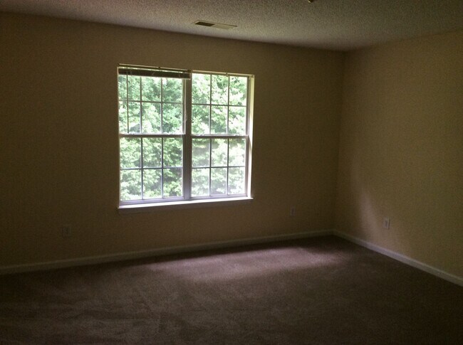Building Photo - Jackson Townhome