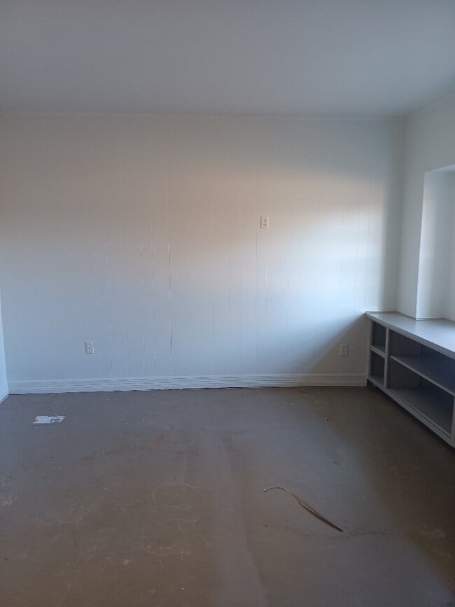 Building Photo - Now Available, 1/2 off 1st months rent if ...