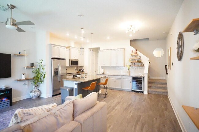 Building Photo - 11475 Surfline Ct