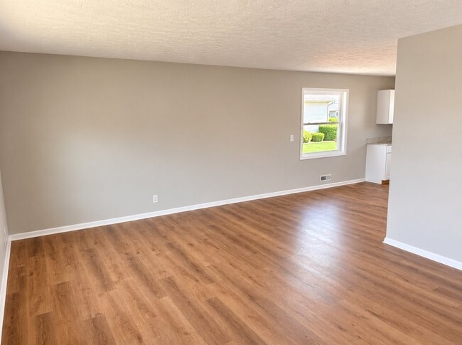 Building Photo - 15917 Steinway Blvd