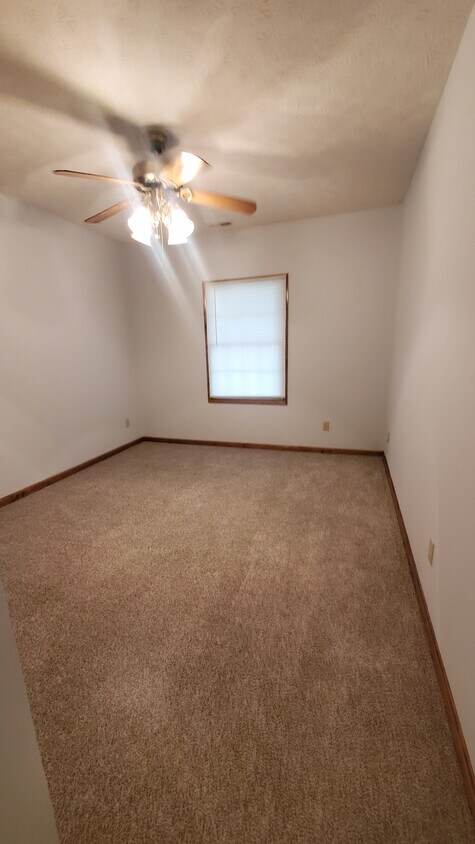 Foto principal - 38570 Detroit Rd