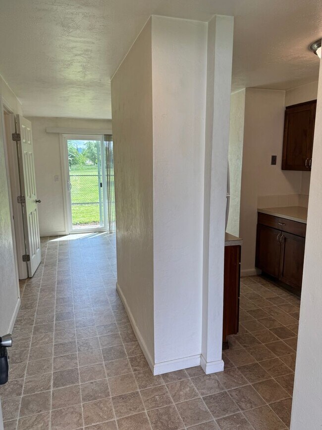 Foto del edificio - 2 bedroom 1.5 bathroom duplex in Springfield!