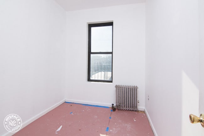 Building Photo - 122 31st St