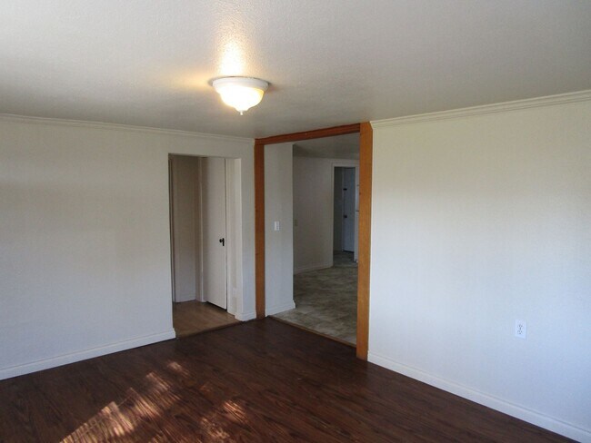 Foto del edificio - *PRICE REDUCED* 2 Bedroom Home with Large ...