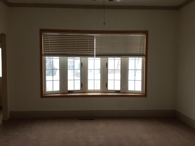 Foto del edificio - 11 University Ave E