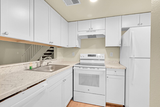 Photo - $1,695.00 - $500 OFF FIRST MONTH RENT - 2 ... Apartment