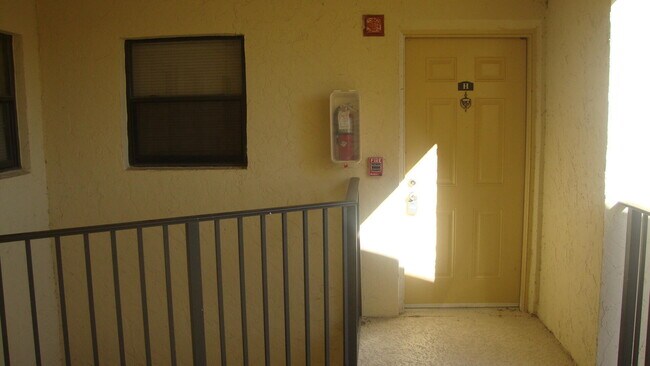 Building Photo - 1515 Lake Crystal Dr