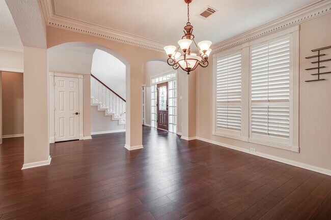 Building Photo - 2107 Mountain Lake Dr