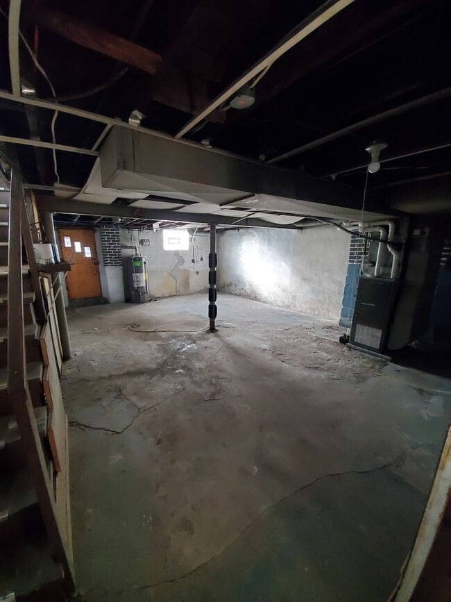 Building Photo - 4714 Sylvan Ave