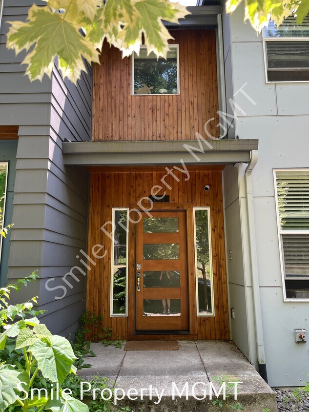 Foto principal - 2416 SE Morrison St