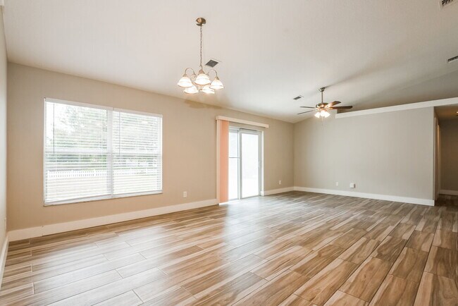 Foto del edificio - 12123 Woodglen Cir