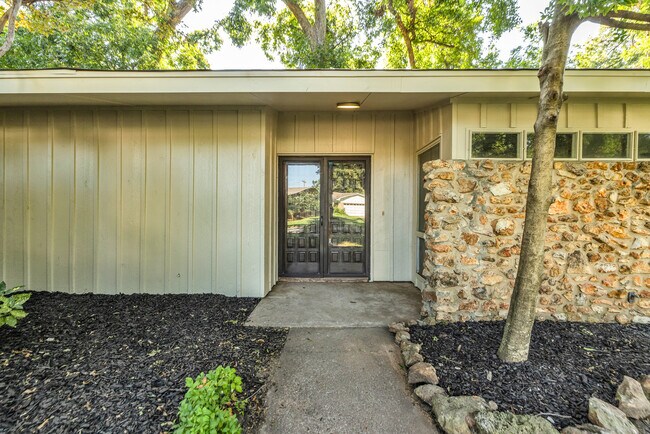 Building Photo - 5611 S Trenton Ave