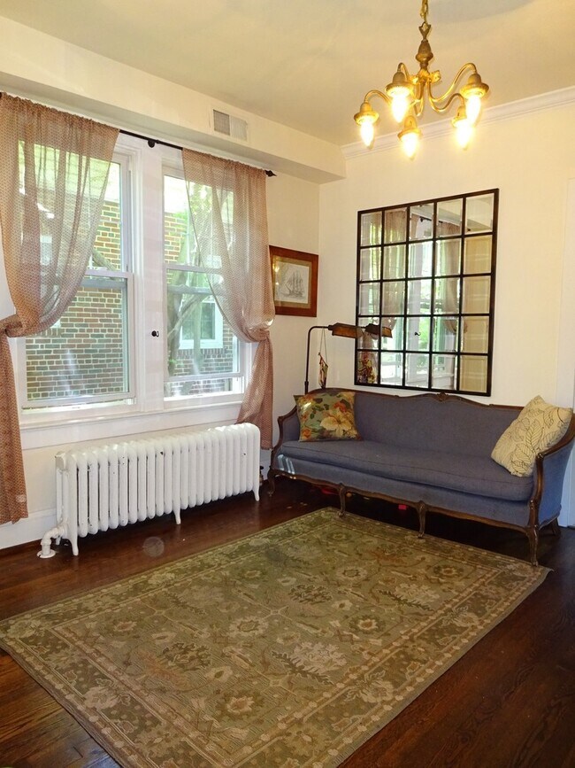 Foto del edificio - Beautiful Home with Fenced Yard in Rosemont!