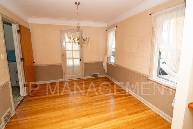 Foto del edificio - Pristine 3 BD Colonial in South Euclid