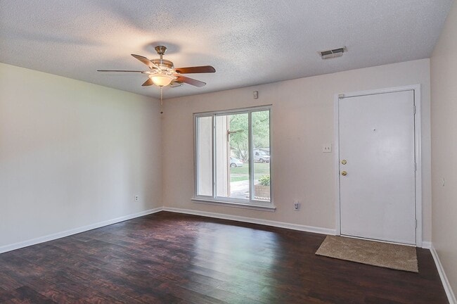Foto del edificio - 4269 Grove Ct