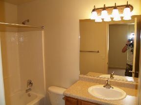 Foto del edificio - 1171 N Cedar Blvd