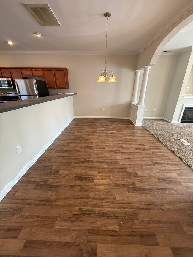 Foto del edificio - Beautiful 3 Bedroom 2.5 Bath SPACIOUS town home! Community Playground and Picnic area!