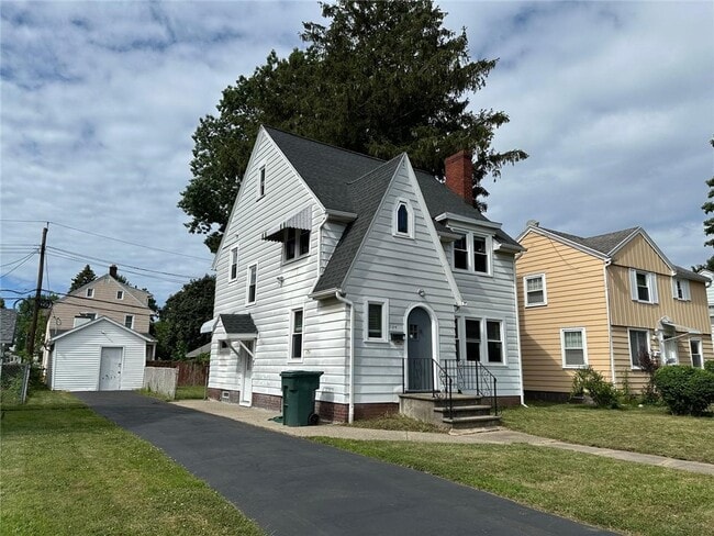 Building Photo - 44 Parkwood Rd