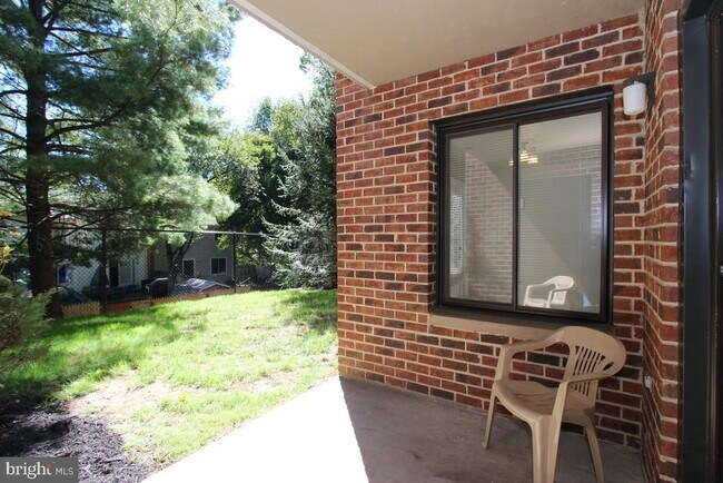 Building Photo - 18050 Chalet Dr