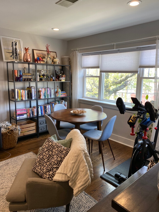 Comedor - 912 Shepherd St NW