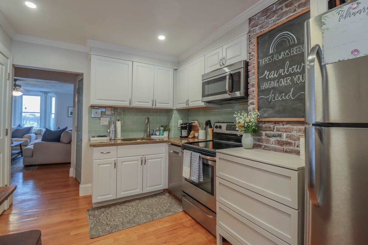 Primary Photo - 1 Bd 1 Bath With Laundry Available 8/1 in ...