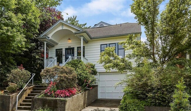 Foto del edificio - Quintessential Greenlake 4 Bed 3 Bath Home