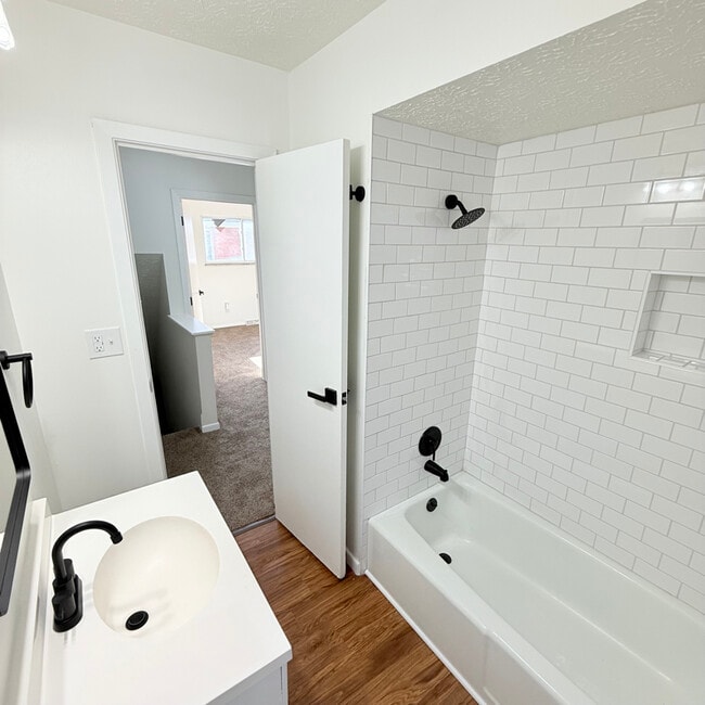 Building Photo - 235 Hamilton Ave