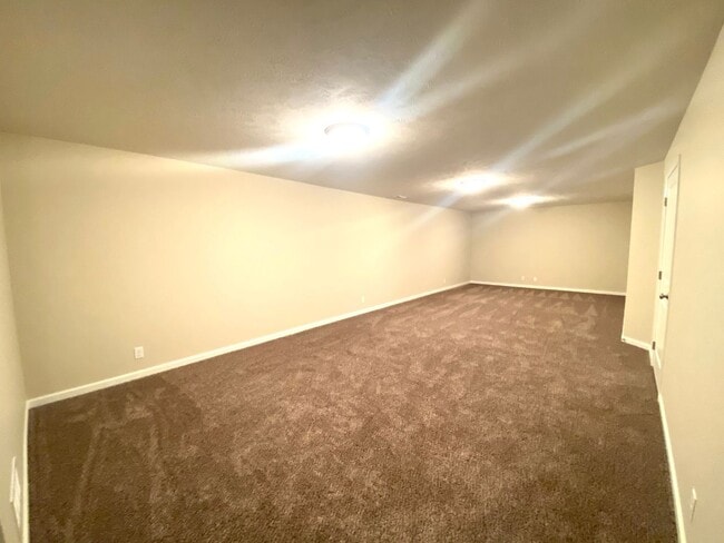 Foto del edificio - Newly Built 4 Bedroom and 3 Bathroom Duple...