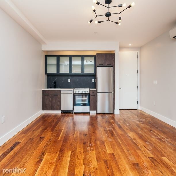 Building Photo - 825 Monroe St