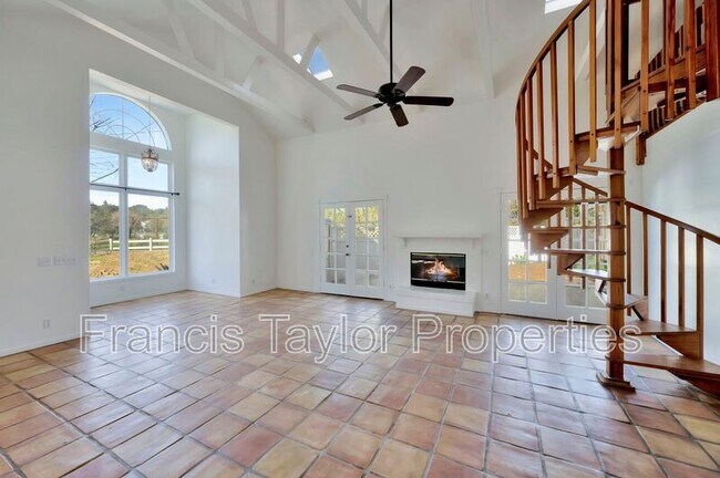 Building Photo - 1512 S Stage Coach Ln