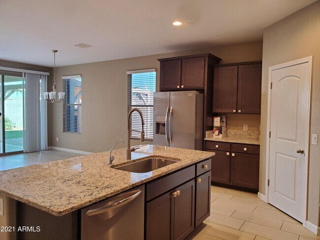 Foto del edificio - 4068 W Crescent Rd